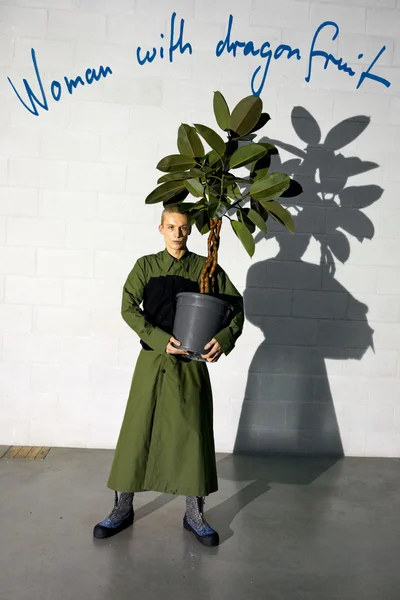 Look 19